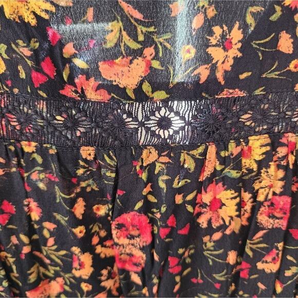 VICI NEW BLACK MULTI COLOR FLORAL ROMPER WITH LACE BACK PANEL SIZE SMALL - Picture 7 of 10